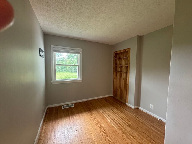 Building Photo - Single Family Home - Available - Will not ...