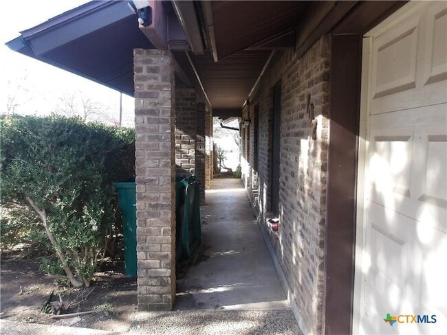 Building Photo - 107 Suzanne Ln