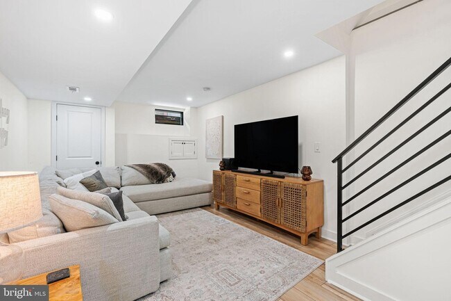 Building Photo - 2231 Earp St