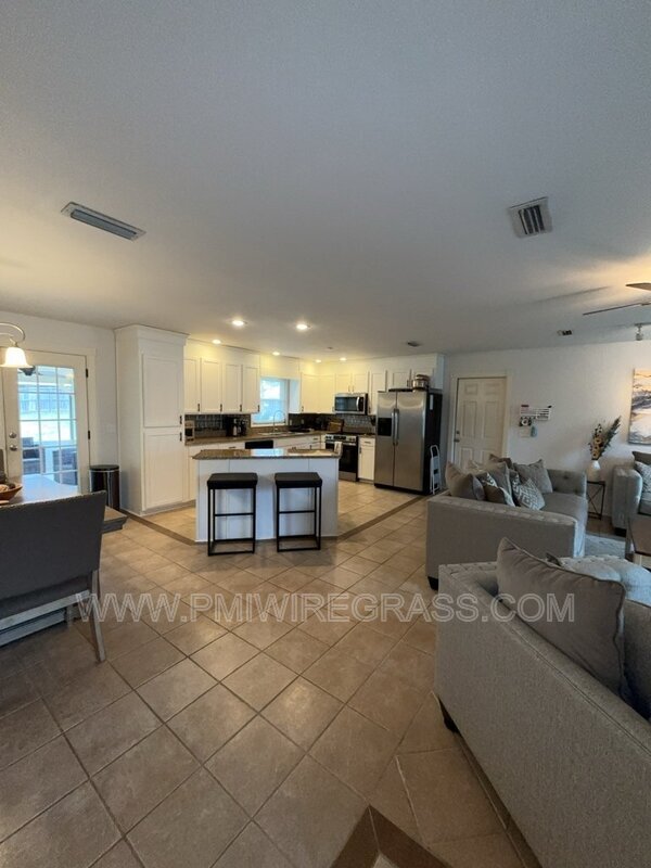 Building Photo - 202 Pondella Dr