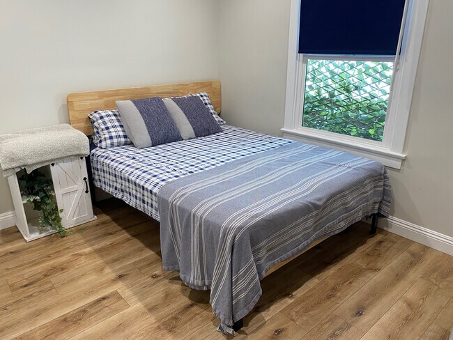 Building Photo - 749 N Wilton Pl