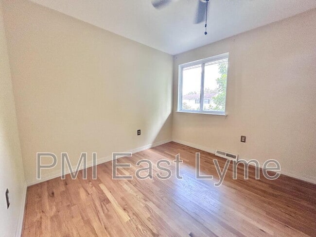 Building Photo - 76 Cloverdale Dr