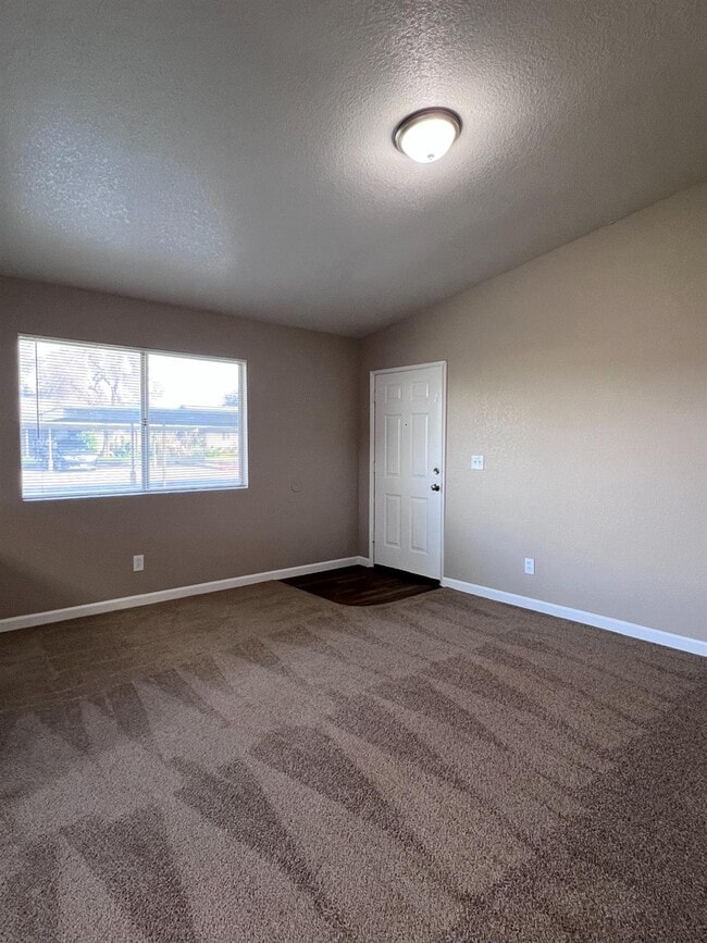 Building Photo - 1262 N Marks Ave