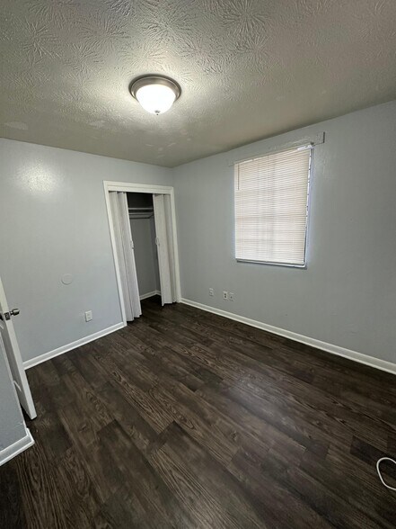 Building Photo - 1625 W 26th St