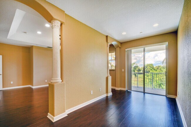 Building Photo - 10537 Galleria St