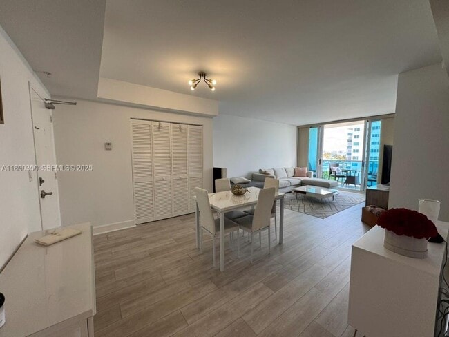 Building Photo - 7501 E Treasure Dr