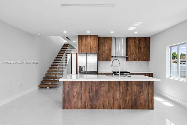 Building Photo - 320 Florida Blvd
