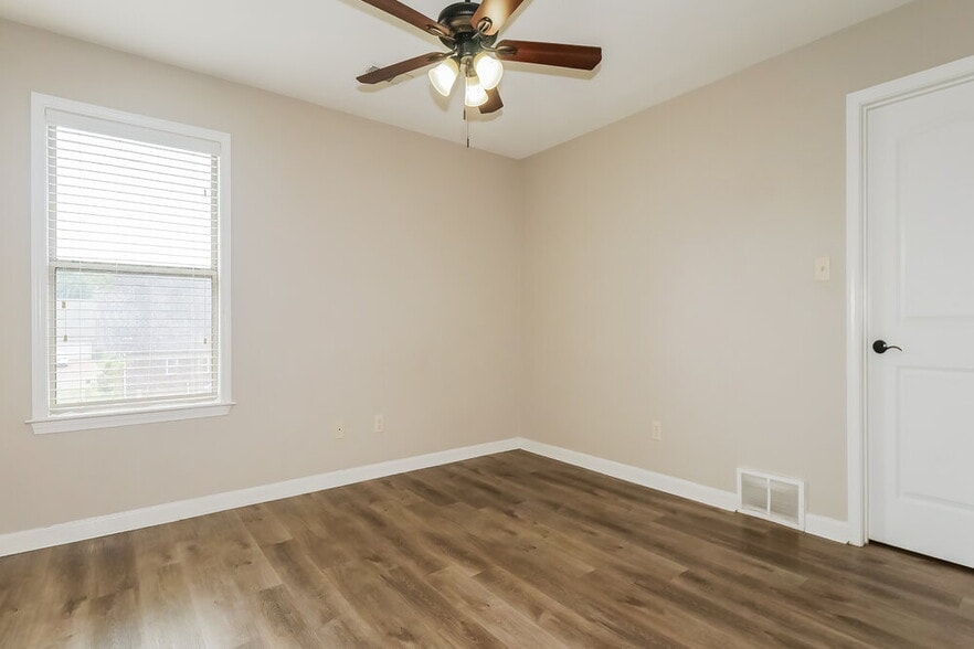 Building Photo - 1457 Sawmill Creek Ln