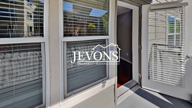 Building Photo - Stunning property in the heart of Seattle!