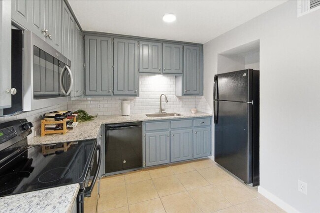 Building Photo - Baylor 2 Bedroom Condo