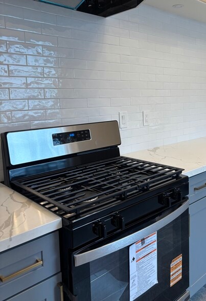 stove - 1101 Leavenworth St