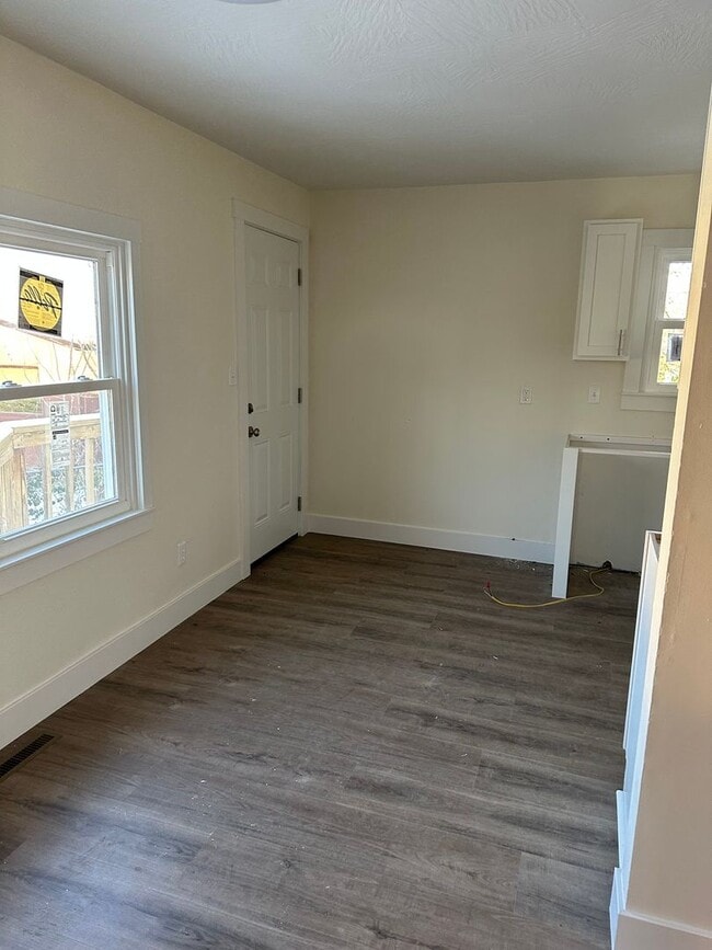 Building Photo - NEW REMODEL