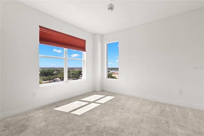 Building Photo - 1325 Snell Isle Blvd NE