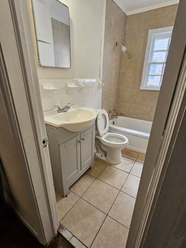 Building Photo - 4627 Estelle Dr