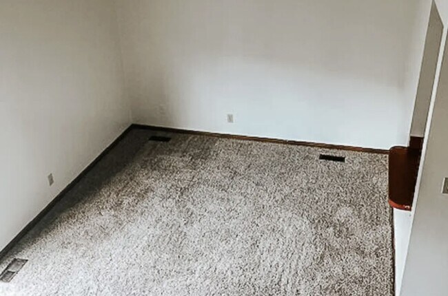 Building Photo - 400 Cadillac St