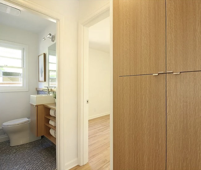 Building Photo - 2833 SE 45th Ave