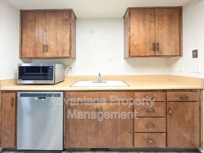 Building Photo - 1765 NW Grant Ave