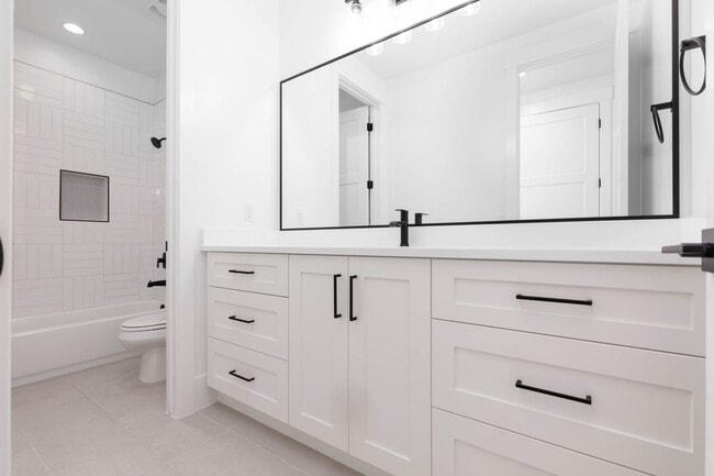 Building Photo - Gorgeous 5 bed 3.5 bath in Desert Canyons