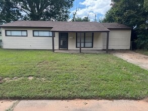 Building Photo - 3204 Rose Pl
