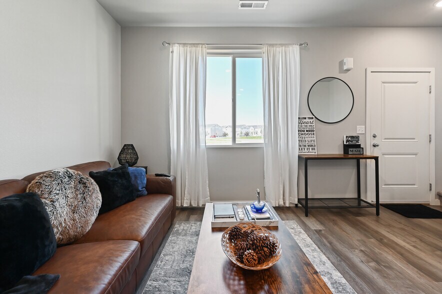 Living Room - 260 Pawnee Rd