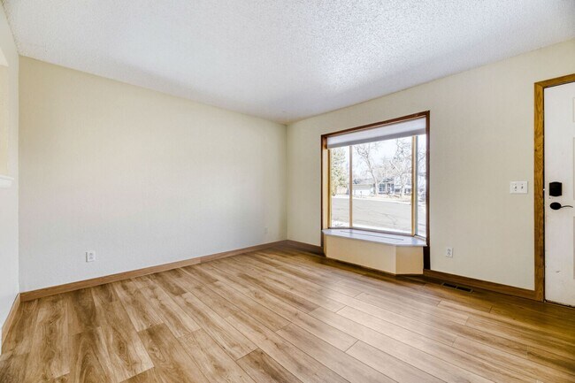 Building Photo - Enjoy the Private Pool and Outdoor Sauna at this 3/2 Home in a Quiet Neighborhood in Louisville