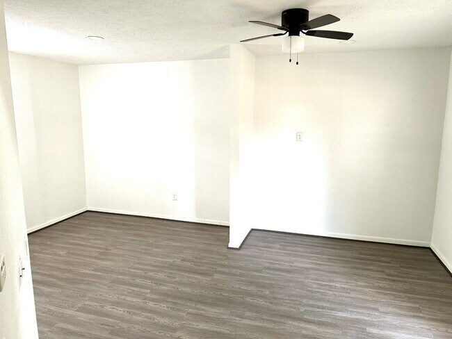 Building Photo - 7901 Cambridge St