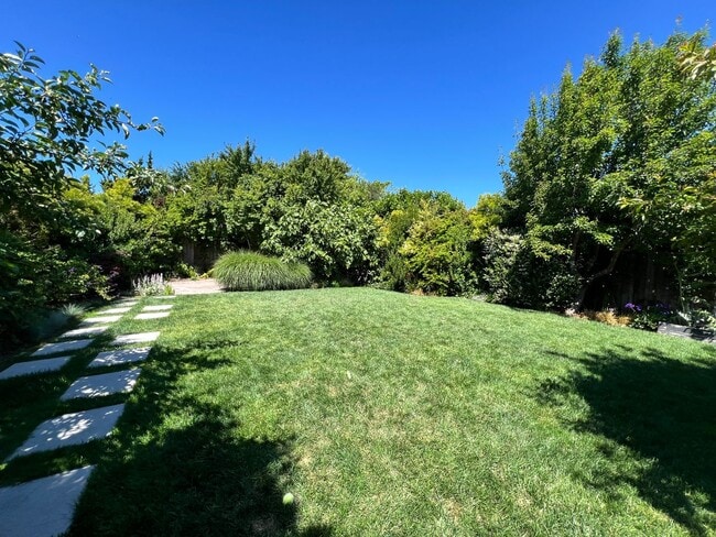 Building Photo - UPDATED THREE BEDROOM TWO BATH ONE-LEVEL EAST CORTE MADERA HOME WITH STUNNING OUTDOOR SPACE