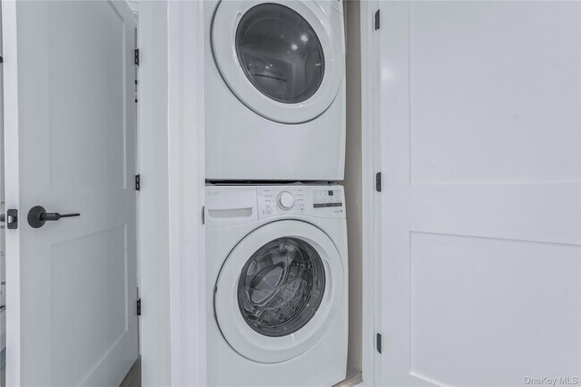 Building Photo - 110 School St