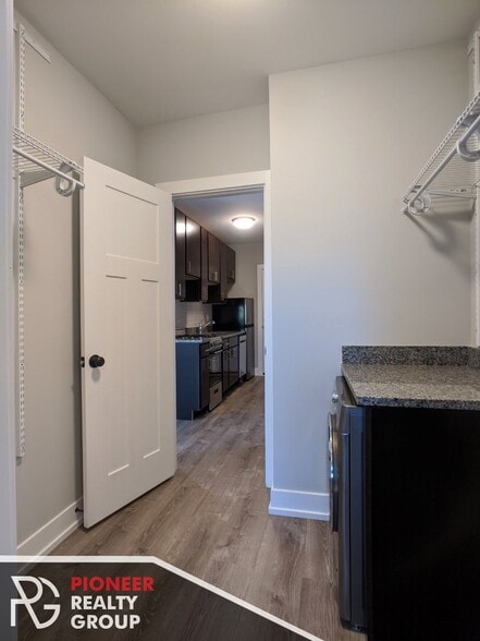 Building Photo - 709 W Brompton Ave