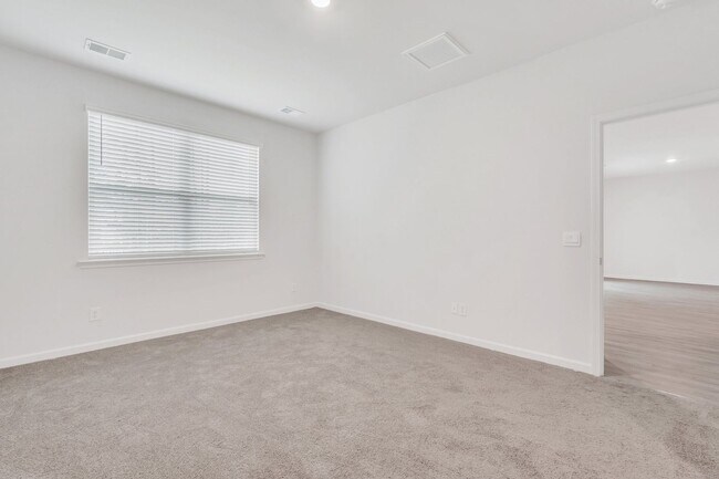 Building Photo - 4 BEDROOMS & FENCED YARD!