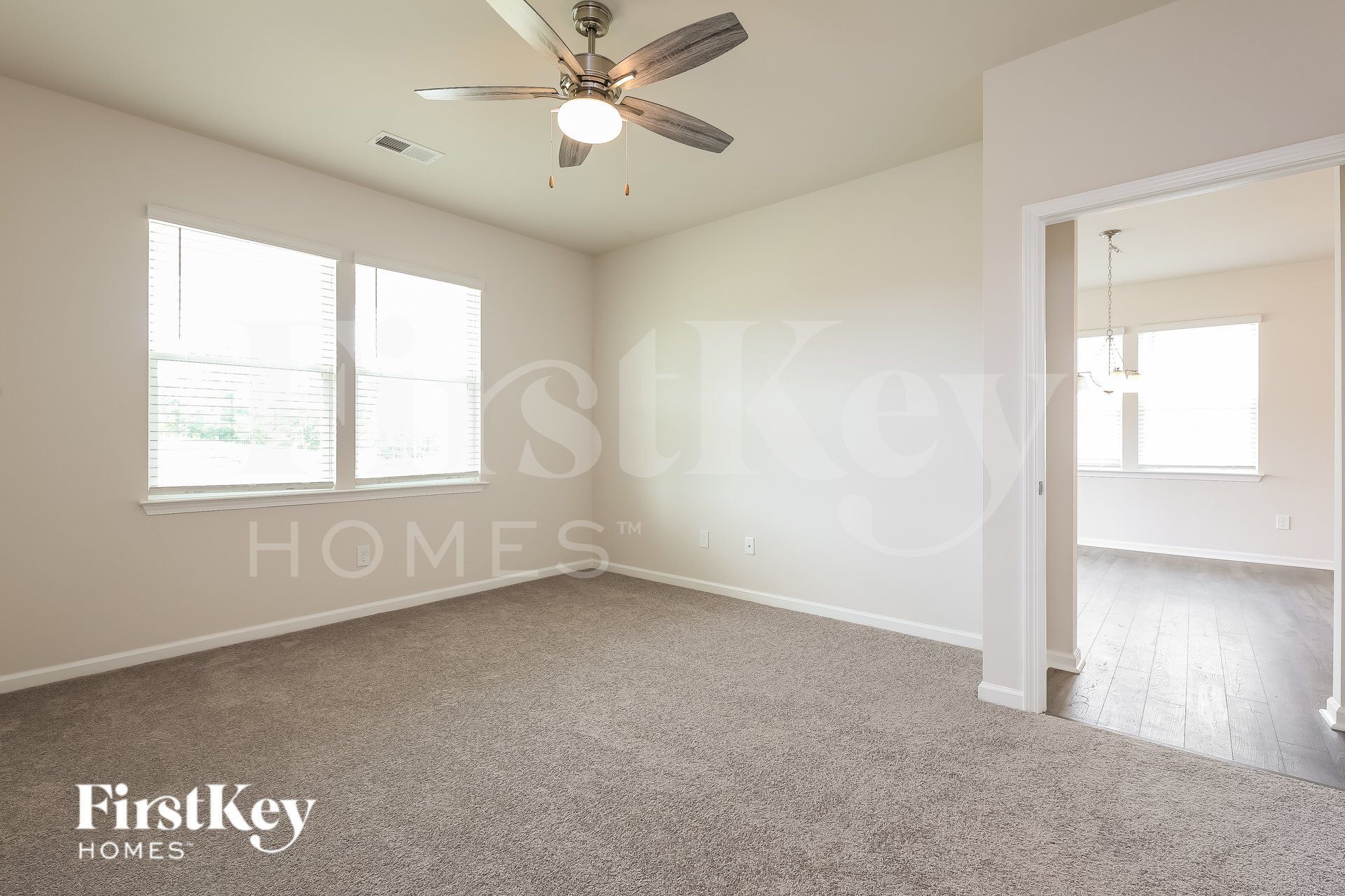 Building Photo - 525 Hillpark Ln