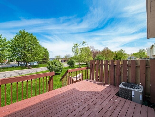 Building Photo - 952 Charleston Way Dr