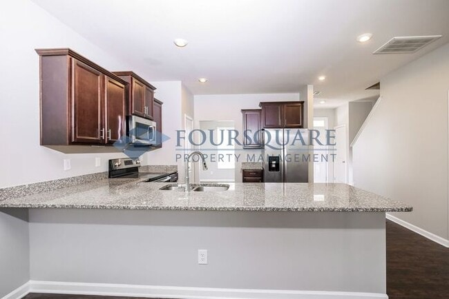 Building Photo - Conveniently Located Townhome With 3 Beds and 2.5 Baths