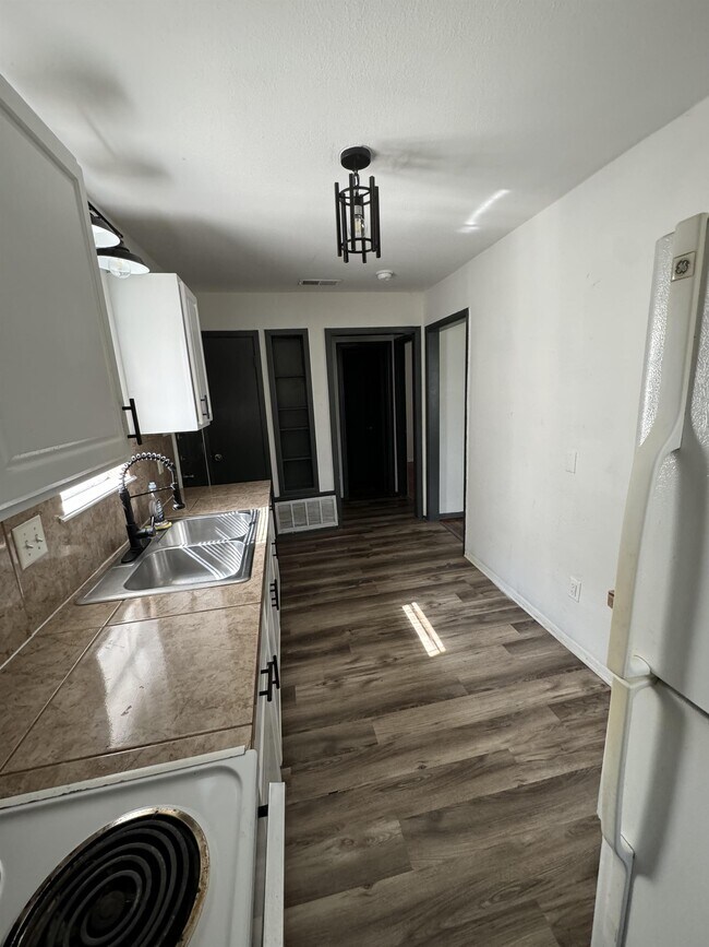 Building Photo - 1806 Mulford St