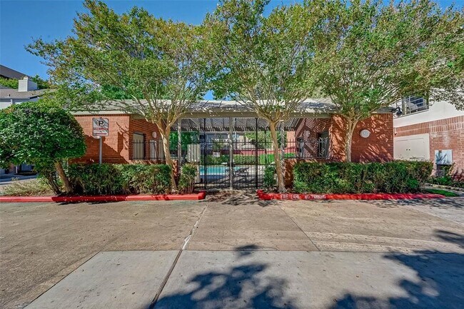 Building Photo - 2438 Bering Dr