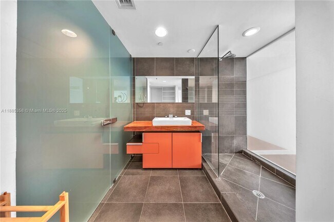 Building Photo - 2155 Washington Ct