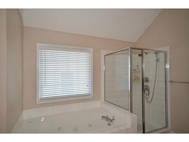 Building Photo - 2803 Stillwater Park Dr NE