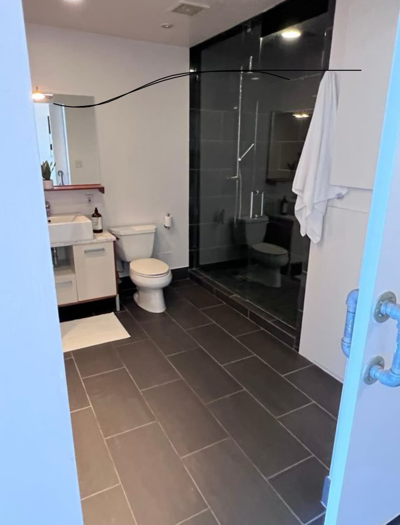 Large walk in shower - 1122 Jackson St