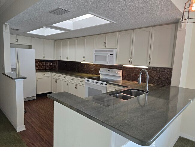 Building Photo - 346 Madeira Cir