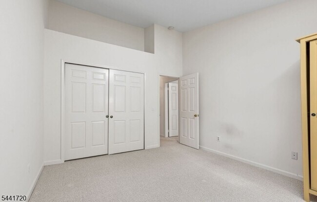 Building Photo - 82 Smithfield Ct