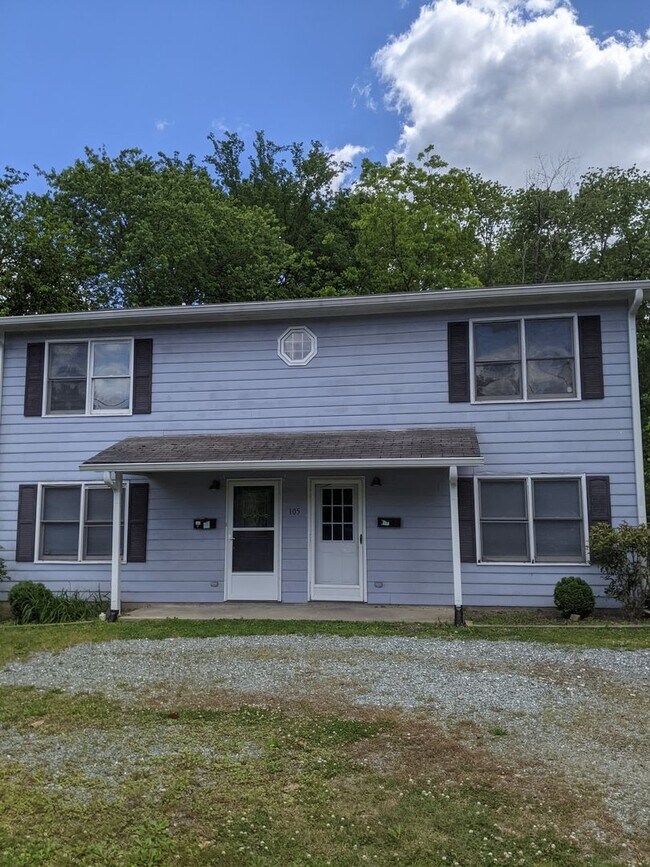 Primary Photo - 105 Starlite Dr