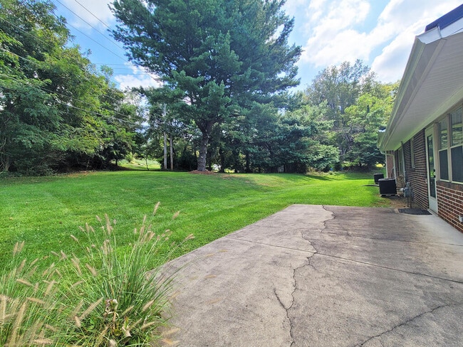 Building Photo - 133 Glenrochie Dr