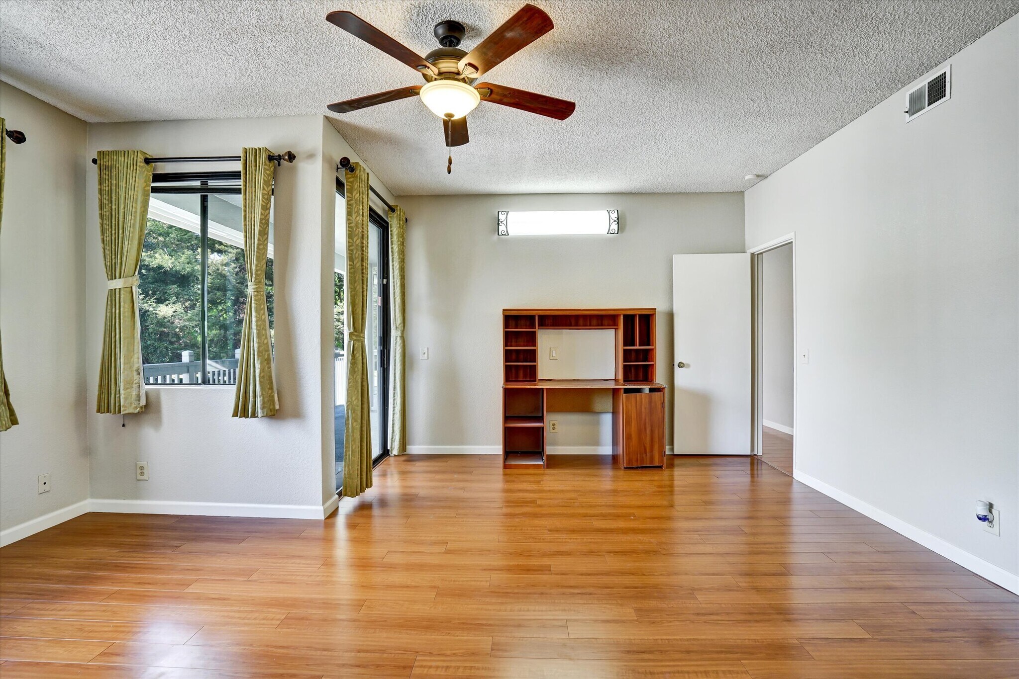 Building Photo - 3402 Pinewood Terrace