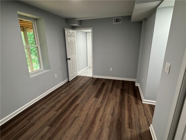 Building Photo - 2647 Warwick Cir NE