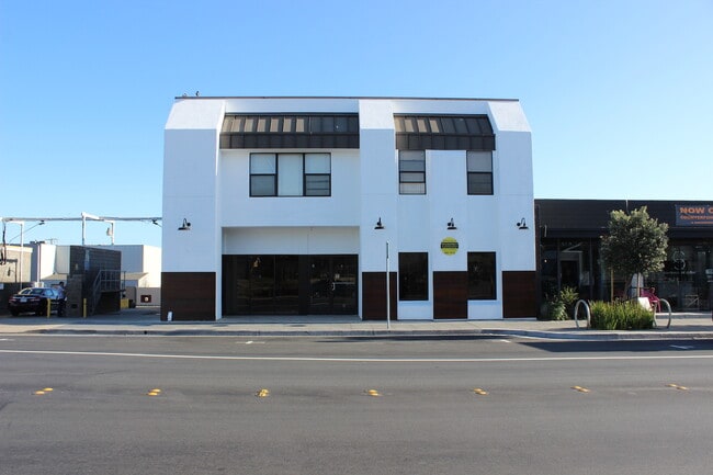 Primary Photo - 555 Broadway Ave