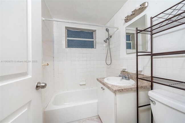 Building Photo - 10015 SW 170th Terrace