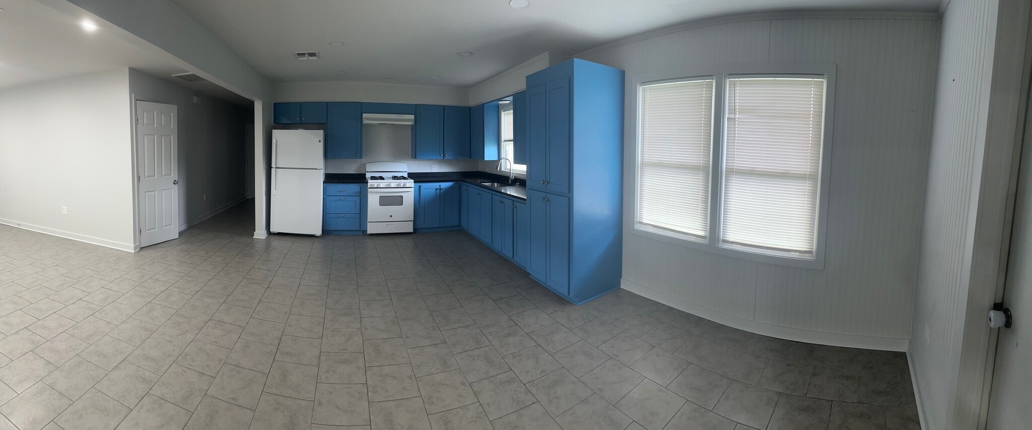Building Photo - 729 Kenney St
