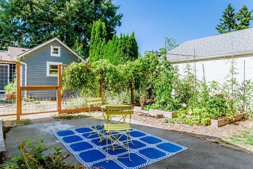 Building Photo - 8020 N Hurst Ave