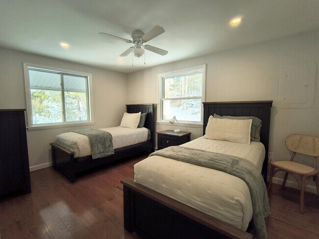 Building Photo - 1330 Lake St