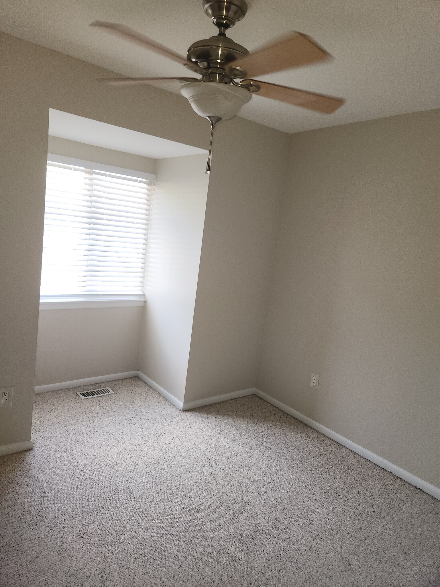 Building Photo - 1025 Oaklyn Ct